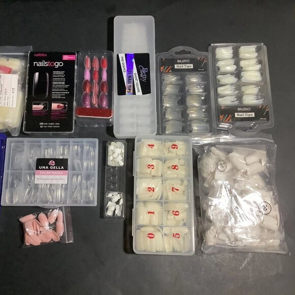 LOT #18 HUGE LOT NAIL TIPS There Are 100’s Of Them All Sizes All Shapes NEW - Picture 2 of 8